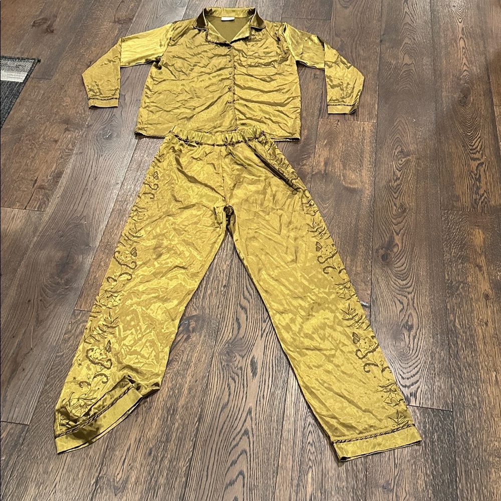 Taylor Swift Shimmering Gold Fabric pajama set
